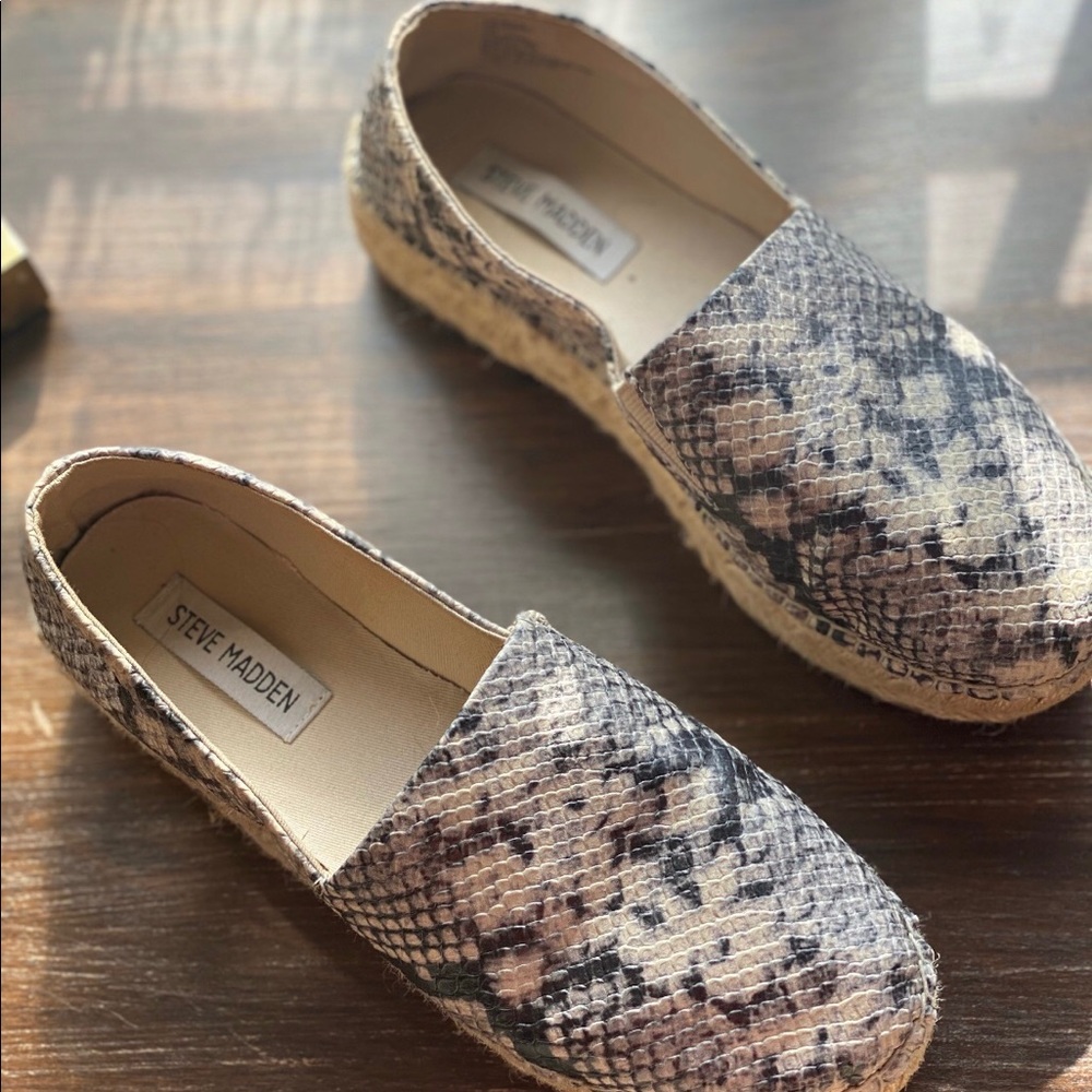 Steve Madden Snake Design Shoes